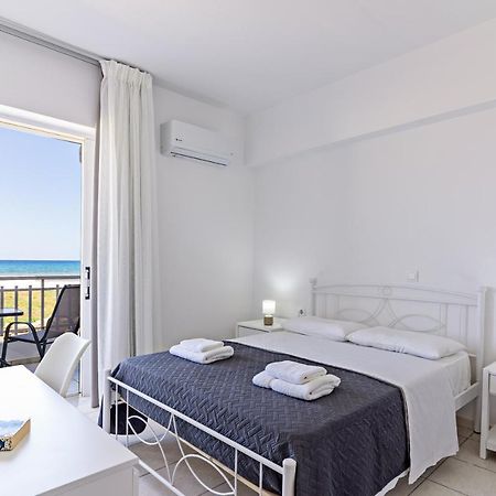 Azure Seaside Apts Magnisia Bagian luar foto