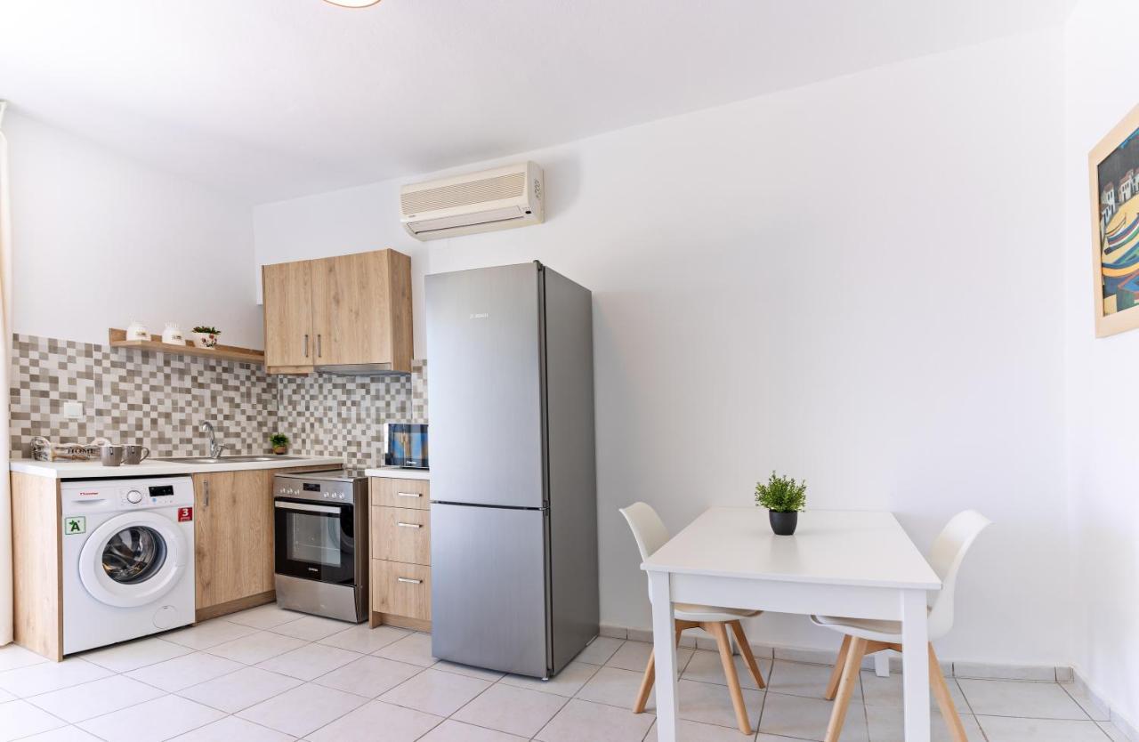 Azure Seaside Apts Magnisia Bagian luar foto