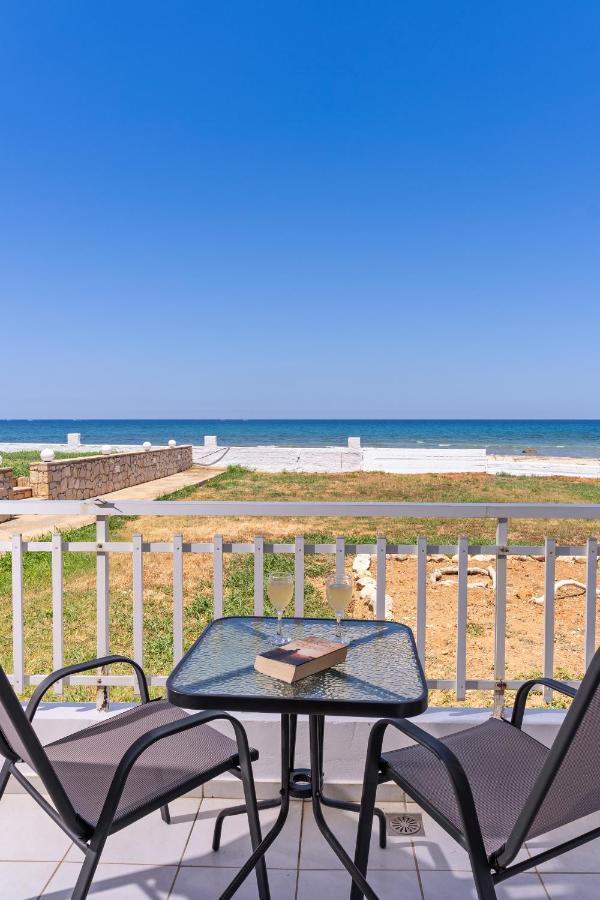 Azure Seaside Apts Magnisia Bagian luar foto