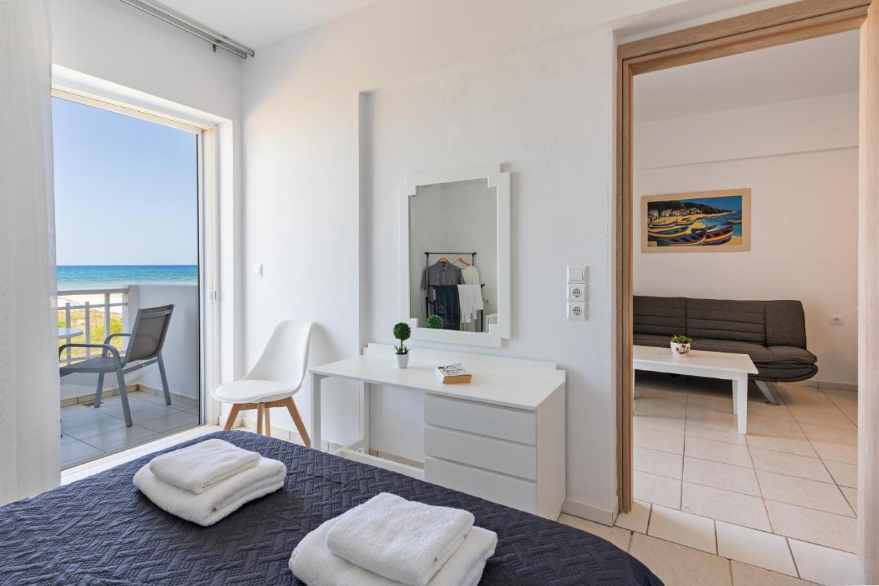 Azure Seaside Apts Magnisia Bagian luar foto