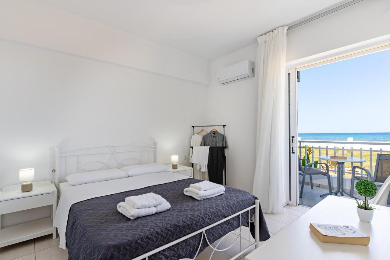 Azure Seaside Apts Magnisia Bagian luar foto