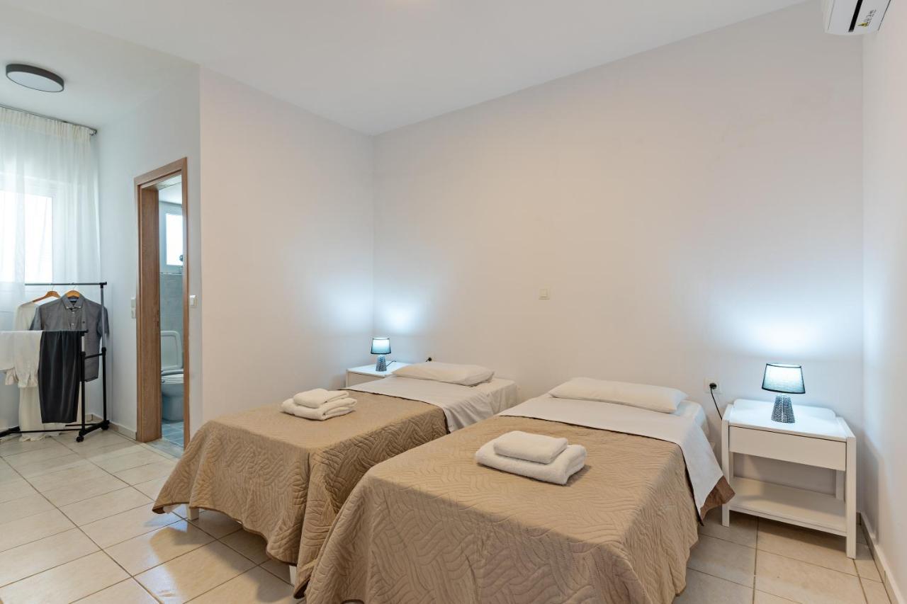 Azure Seaside Apts Magnisia Bagian luar foto