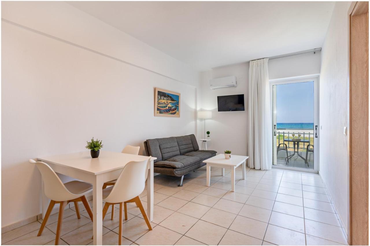 Azure Seaside Apts Magnisia Bagian luar foto