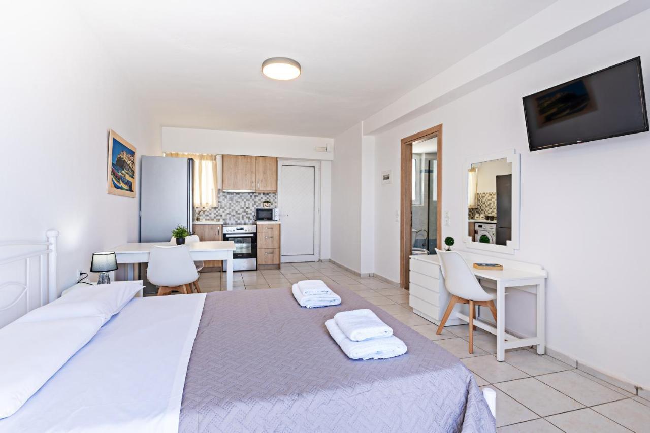 Azure Seaside Apts Magnisia Bagian luar foto