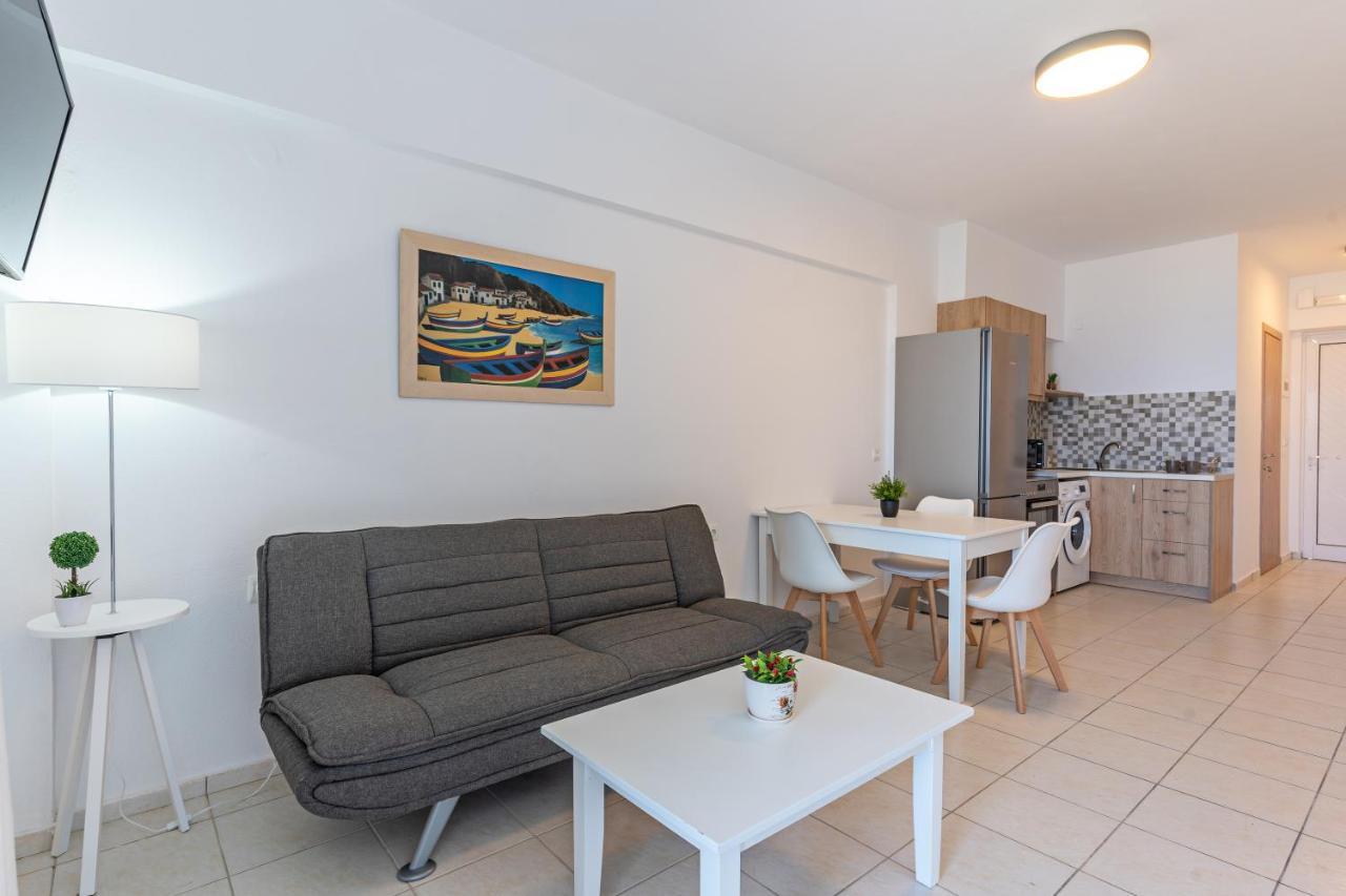 Azure Seaside Apts Magnisia Bagian luar foto
