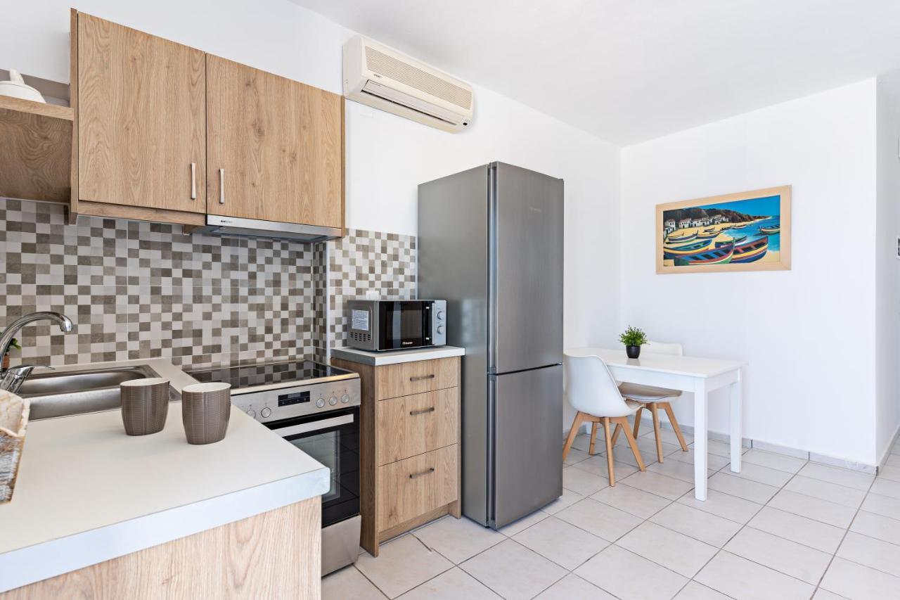 Azure Seaside Apts Magnisia Bagian luar foto