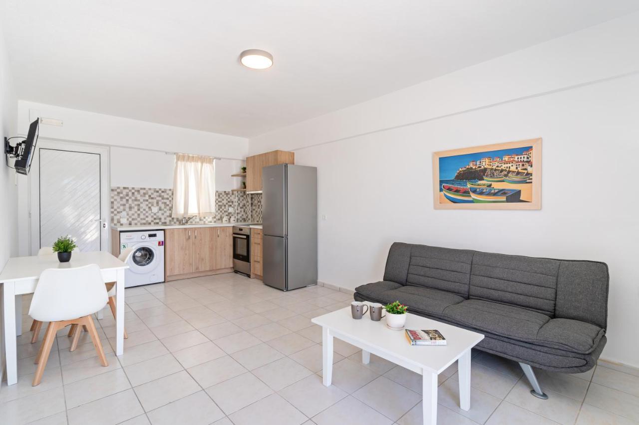 Azure Seaside Apts Magnisia Bagian luar foto