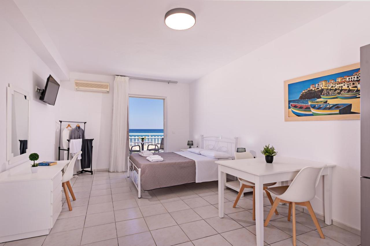 Azure Seaside Apts Magnisia Bagian luar foto