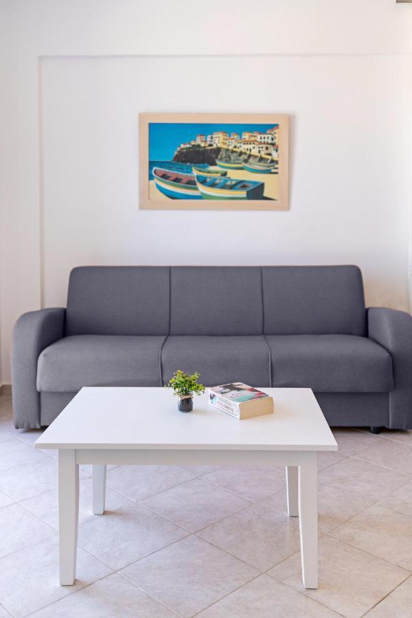 Azure Seaside Apts Magnisia Bagian luar foto